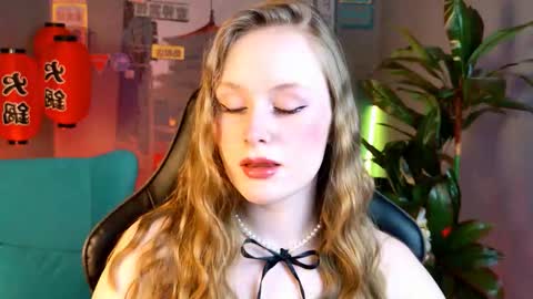 Snapshot of vivienleeigh chatting on 11/22/25, 09:08 Vivien online show from 11/22/25, 09:08