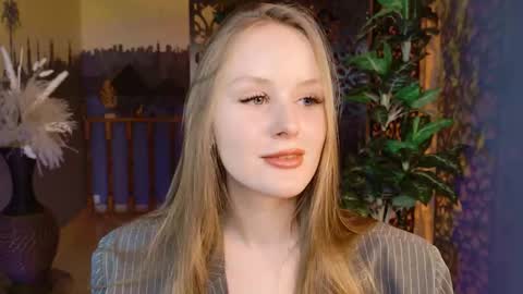 Snapshot of vivienleeigh chatting on 11/28/25, 02:09 Vivien online show from 11/28/25, 02:09