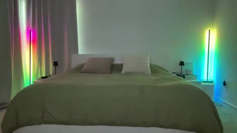 Snapshot of vivienne_online chatting on 11/13/25, 05:23 vivienne online online show from 11/13/25, 05:23