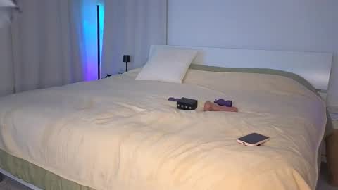 Snapshot of vivienne_online chatting on 11/21/25, 02:54 vivienne online online show from 11/21/25, 02:54