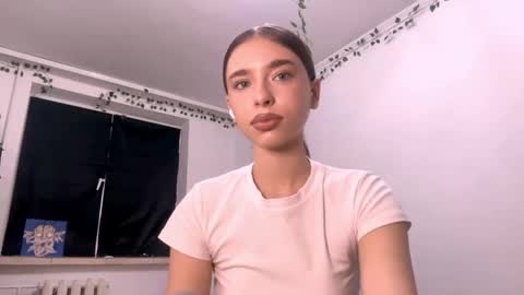 Vivi online show from 10/24/25, 01:07