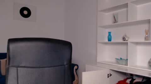 Vivienne online show from 02/27/25, 04:10