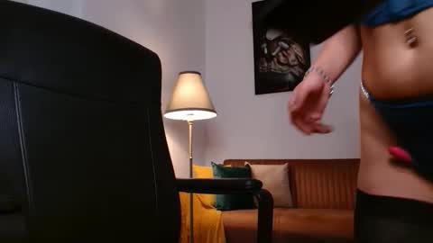 Vivienne online show from 04/02/26, 04:04