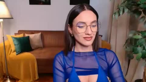 Vivienne online show from 05/03/26, 04:46