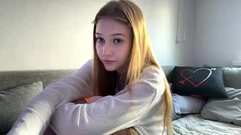 Kristy online show from 04/11/26, 01:48