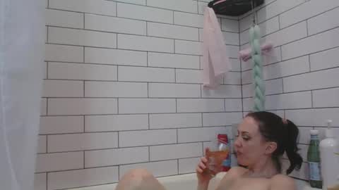 viviennoir online show from 01/14/26, 08:20