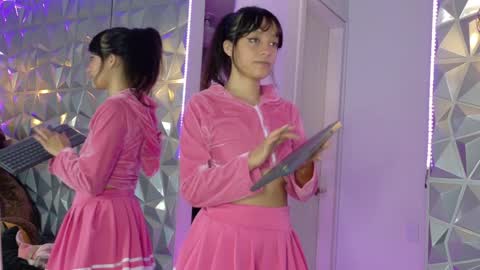 Snapshot of vixen_flutter chatting on 04/06/26, 11:22 Vixen online show from 04/06/26, 11:22