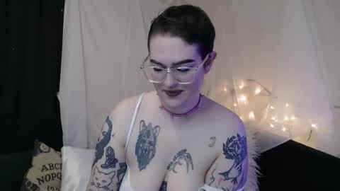 Snapshot of vixinvvitch chatting on 01/31/25, 03:44 VIXIN online show from 01/31/25, 03:44