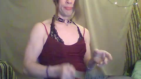 Snapshot of vladiskin chatting on 04/29/26, 11:22 Violetta Elysia online show from 04/29/26, 11:22