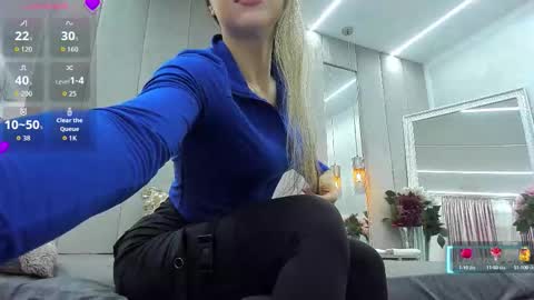 Snapshot of von_dee chatting on 09/26/25, 05:22 von_dee online show from 09/26/25, 05:22