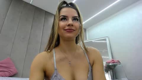 Snapshot of von_dee chatting on 10/12/25, 05:28 von_dee online show from 10/12/25, 05:28