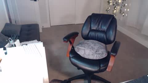 Snapshot of vonbixxx chatting on 02/19/25, 05:16 Von B online show from 02/19/25, 05:16