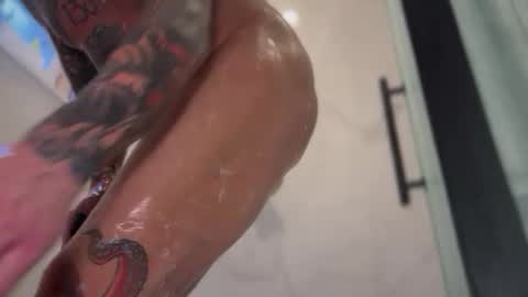 Snapshot of vonbixxx chatting on 02/20/25, 07:45 Von B online show from 02/20/25, 07:45