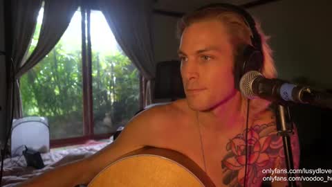 Voodoo and Lucy online show from 09/23/25, 12:35