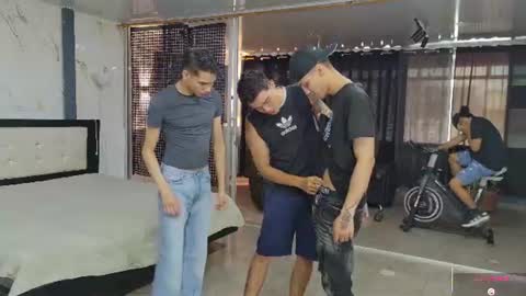 voyeurism_guys online show from 06/15/26, 10:34