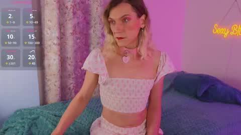 Vikky online show from 02/13/25, 01:19