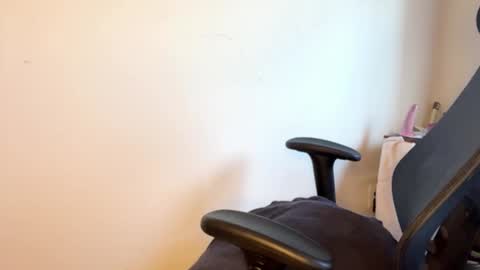 Snapshot of vvikki696996 chatting on 12/12/24, 07:26 Vikki y Valeria online show from 12/12/24, 07:26