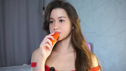 Snapshot of vvilly_wonka chatting on 11/25/25, 02:00 Ethal - thank you for thumb up online show from 11/25/25, 02:00