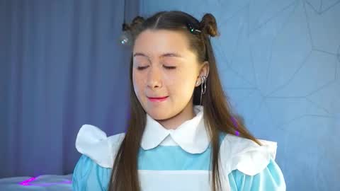 Snapshot of vvilly_wonka chatting on 12/18/25, 01:44 Ethal - thank you for thumb up online show from 12/18/25, 01:44