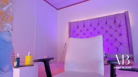 Snapshot of vynny_blacke_ chatting on 11/03/25, 08:32 Vynny Blacke online show from 11/03/25, 08:32