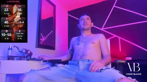 Snapshot of vynny_blacke_ chatting on 11/24/25, 08:41 Vynny Blacke online show from 11/24/25, 08:41