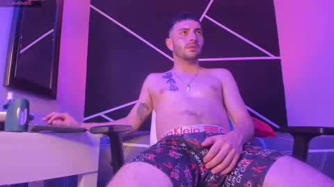 Snapshot of vynny_blacke_ chatting on 11/30/25, 12:42 Vynny Blacke online show from 11/30/25, 12:42