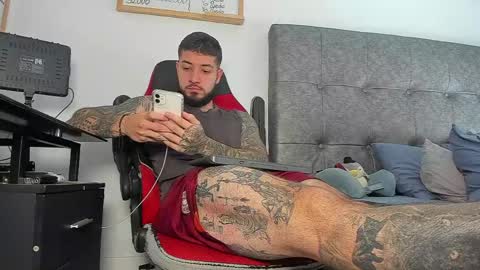 vyxen_ online show from 03/31/26, 08:09