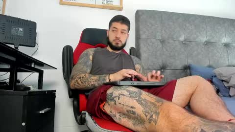 vyxen_ online show from 04/08/26, 08:53