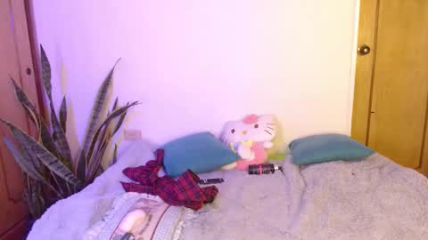 Snapshot of w_kittycat chatting on 10/03/25, 05:21 kitty SUPORT ME AND MY BABY SINGLE MOMY online show from 10/03/25, 05:21