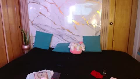 Snapshot of w_kittycat chatting on 04/09/26, 05:18 kitty SUPORT ME AND MY BABY SINGLE MOMY online show from 04/09/26, 05:18