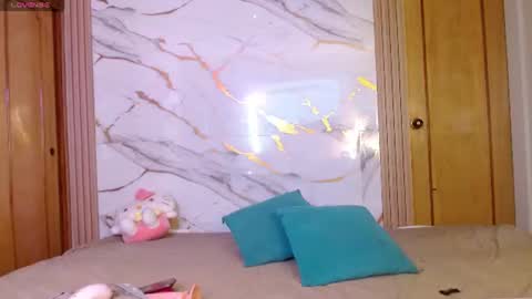 Snapshot of w_kittycat chatting on 07/12/26, 02:30 kitty SUPORT ME AND MY BABY SINGLE MOMY online show from 07/12/26, 02:30