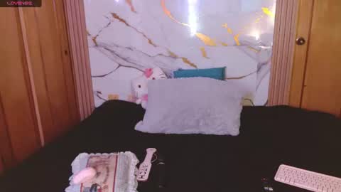 Snapshot of w_kittycat chatting on 07/14/26, 10:21 kitty SUPORT ME AND MY BABY SINGLE MOMY online show from 07/14/26, 10:21