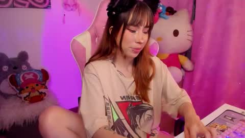 Snapshot of waifu_aika chatting on 10/22/25, 09:14 AIKA online show from 10/22/25, 09:14