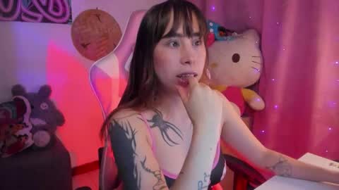 Snapshot of waifu_aika chatting on 11/17/25, 03:23 AIKA online show from 11/17/25, 03:23