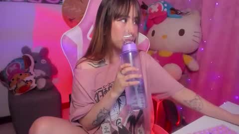 Snapshot of waifu_aika chatting on 11/19/25, 06:35 AIKA online show from 11/19/25, 06:35