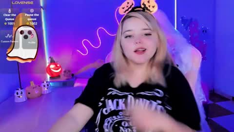   online show from 10/17/25, 02:48