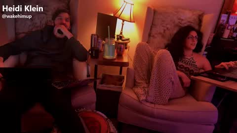 Snapshot of wakehimup chatting on 11/14/25, 06:23 wakehimup online show from 11/14/25, 06:23