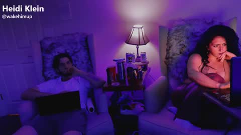 Snapshot of wakehimup chatting on 11/18/25, 05:12 wakehimup online show from 11/18/25, 05:12