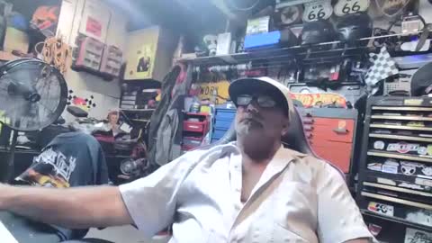 Snapshot of wakesblowinclouds chatting on 09/28/25, 12:54 wakesblowinclouds online show from 09/28/25, 12:54