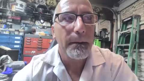 Snapshot of wakesblowinclouds chatting on 11/01/25, 08:05 wakesblowinclouds online show from 11/01/25, 08:05