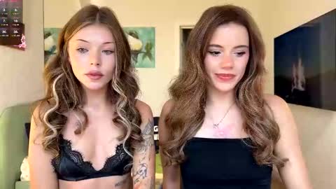 Mia online show from 10/19/25, 12:06