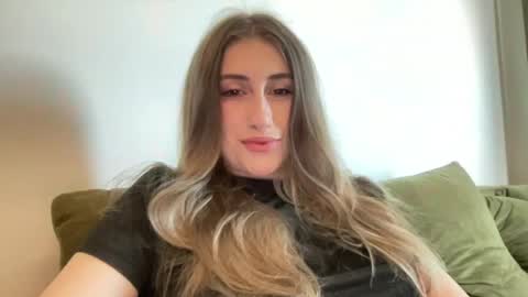 Snapshot of walkiria19 chatting on 06/19/26, 05:01 walkiria19 online show from 06/19/26, 05:01