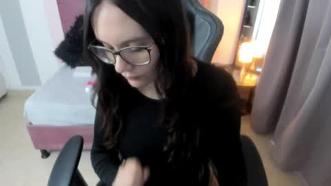 Alexandra online show from 10/20/25, 04:29