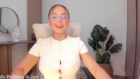 Snapshot of wandathompson_ chatting on 06/11/26, 10:57 Wanda online show from 06/11/26, 10:57