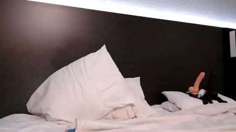 wanderlustgaal online show from 02/16/26, 01:35