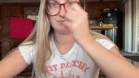 Snapshot of wanderlustjade chatting on 12/04/24, 08:07 Jade Adonis online show from 12/04/24, 08:07