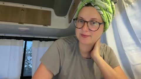 Snapshot of wanderlustjade chatting on 02/02/25, 01:19 Jade Adonis online show from 02/02/25, 01:19