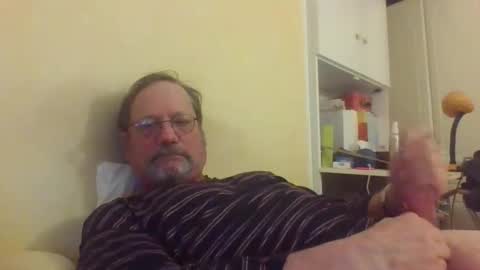 Snapshot of wanky357 chatting on 12/21/25, 01:02 Tibo Love online show from 12/21/25, 01:02