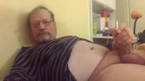 Snapshot of wanky357 chatting on 12/21/25, 11:45 Tibo Love online show from 12/21/25, 11:45