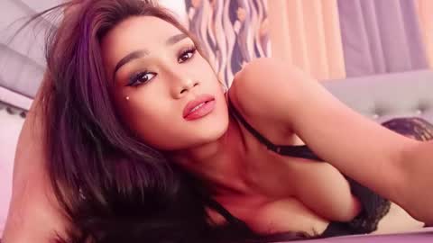 Snapshot of wantedsugar_ chatting on 02/24/25, 08:27 Galems online show from 02/24/25, 08:27